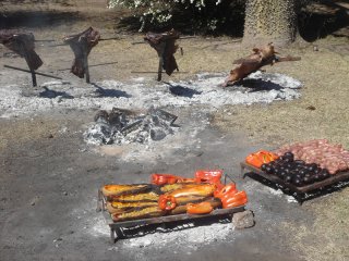 Costillares y lechón a la estaca